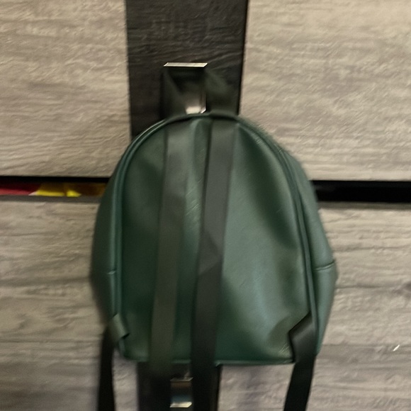 Backpack - Picture 3 of 4